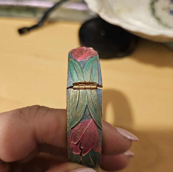 Vintage Kramer hinged bangle bracelet - Picture 9 of 16